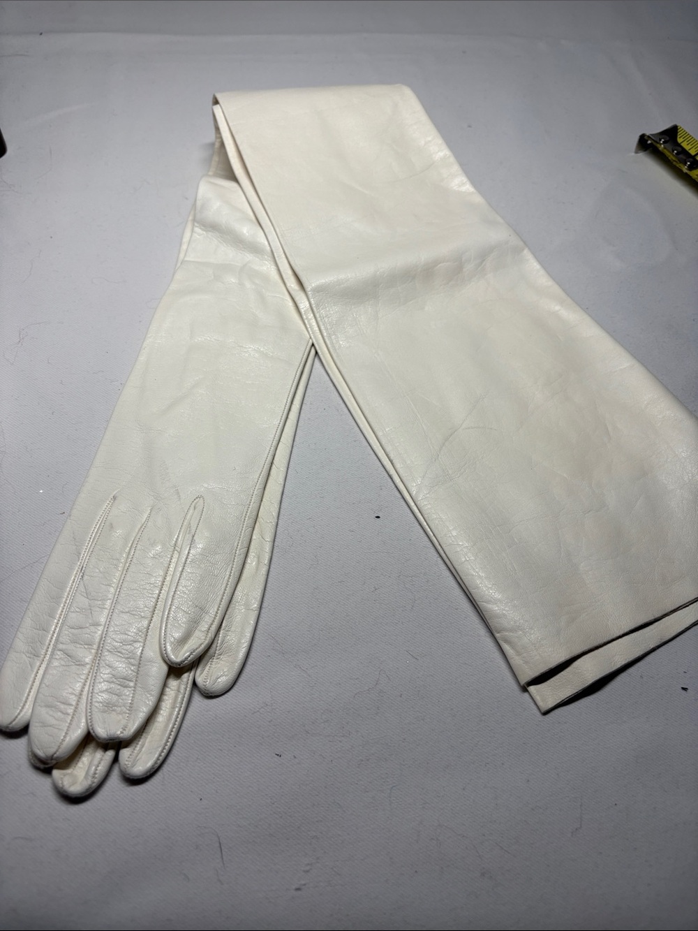 Unbranded New Old stock Vintage Cream Kid Leather Elbow Gloves 25” Size 6